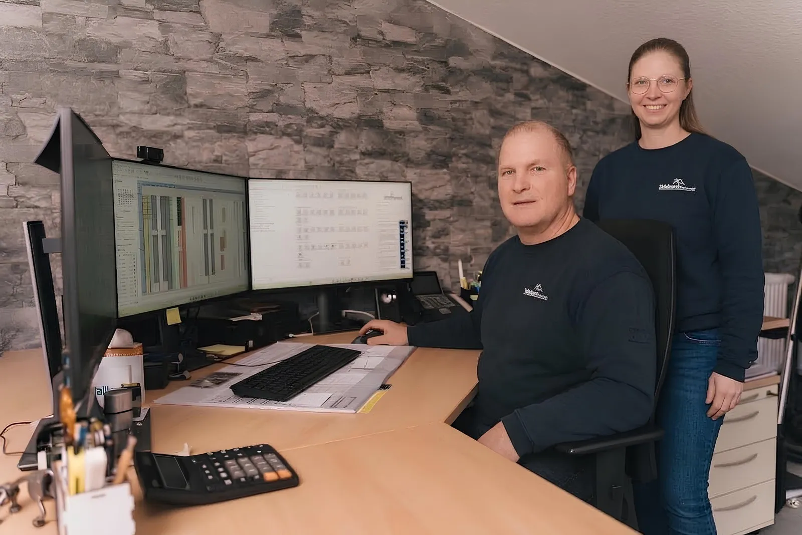 Holger und Daniela Tebbens im Büro